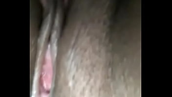 La nena le gusta como moja