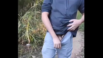 OFERECI MEU CU PARA 3 PAIS DE FAMIALIA SIGLO, NA TRILHAS DE SEXO, PR&Oacute;XIMO &Agrave; ESTA&Ccedil;&Atilde;O DE TREM. PARTE 1