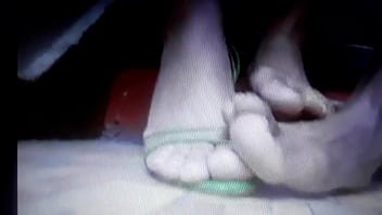 Jouer Aux Foots Avec La Fille Du Voisin Dans Le Couloir