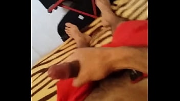 Cafucu mostrando o pau na cama