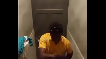 Sexe Chaud Aux Toilettes