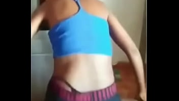 Morena sensual rebolando de fiodental