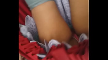 Mi prima cholita se le ve la tanga...
