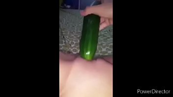 Mi h. tenia que aguantar un pepino como su mama