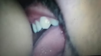 Lambendo o cuzinho do meu amor...