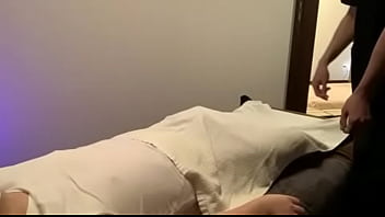 [Amateur] Do naughty things while massaging a cute boy in his early twenties.