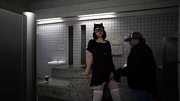 女装娘あゆみが深夜の男子便所でペニクリを扱かれ屋外羞恥射精アクメ