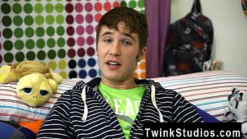 Male models Kain Lanning is a super-hot tiny boy from Iowa. He chats