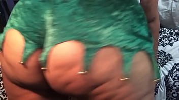 CHRISTMAS ELF TWERKS FOR SANTA...