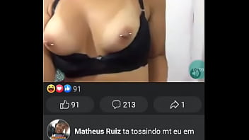 Safada Montre Des Seins En Direct Dans Le Groupe Web Profond De La Dépression
