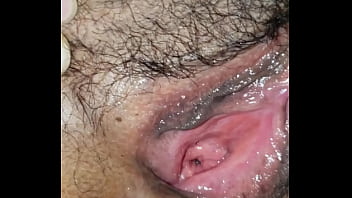 Feuchte Muschi, offenes Loch und tropfender Schwanz