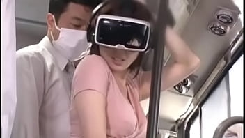 Clip Linda asiática es cogida en el bus con lentes de rv 2 (har-064)