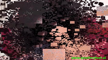 Highheel-Quetschung mit Fußgestank-Orgasmus