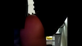 Priminho comendo a putinha casada e o corno deitado