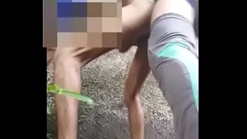 Gozando com o pau no cu na Pedreira