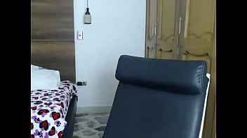 Seidenstriptease: Hotelbett-Lustspiel