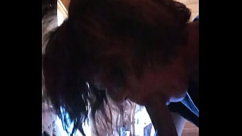 Rez hoe deepthroats dick...