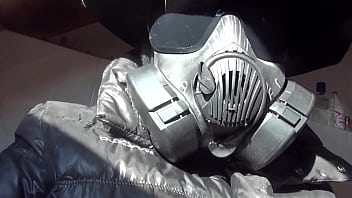 Deutsche Fetisch-Schlampe Masturbiert Mit Gasmaske Deutsche Fetisch-Schlampe Masturbiert Mit Gasmaske