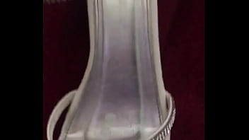 Sperme Sur Les Petits Talons De La Nièce