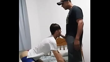 Mamando o namorado dotado da minha irmã