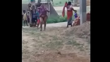 INDIANA DOIDONA MOSTRANDO A BOCETA...