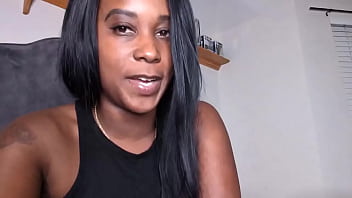 Yalangoch Osiyo qizlar ish stoli fon rasmi