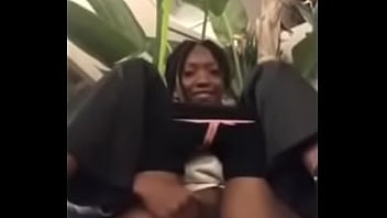 Girl Doing A Quickie Squirt...