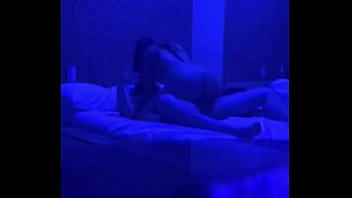 Namorada/esposa puta sentando gostoso no comedor pauzudo e ganhando leite na boca (casada corno cuckold)...