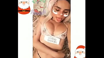 Latina morena masturbandose su vagina...