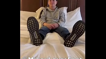 Foot tease video by twinkdomtx is up on the All orders over $99 get 20% off now until June 22nd. So get it n ...