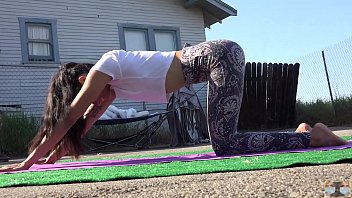 Video Sexy Yoga Pants Workout