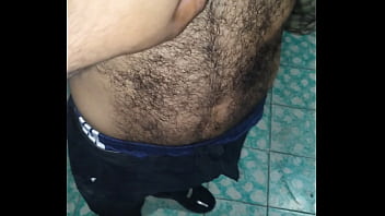 Un tipo bien peludo me deja tocarlo