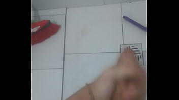 Gozando No Banheiro...