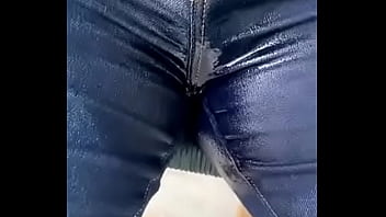 Pipí en Jeans 05