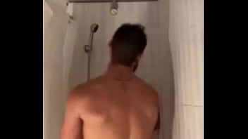 Agustin Cachete Sierra en la ducha...