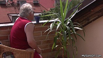 Older man fucking y. woman from behind