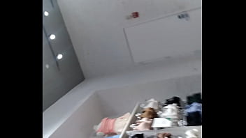 Culo Gringo Precioso En Leggins La Muy Perra Me Muestra Las Tangas Del Lugar...