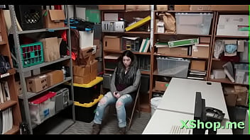 Cunning Honey Amilia Onyx Flirts & Gets Licked...