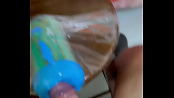 Proviamo il nuovo giocattolino...masturbo il mio cazzo...