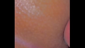 Mi mita hermana me pregunto que se siente comer culo...