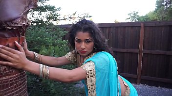 Deutsche Schönheit Maya - Ein Indisches Liebeslied