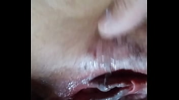 A morena gemendo gostoso