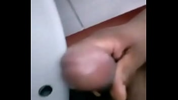 Moreno se masturba con recuerdo de la ultima cogida que tuvimos