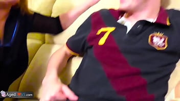 REIFEDAMEN Süße Nahaufnahmen der reifen Tanten Sam Bourne und Trisha in heißer Zusammenstellung