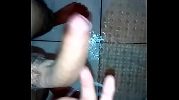 | Cum in bath | Gozo no banho |