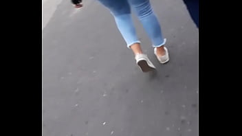 Chibola Culona paseando....