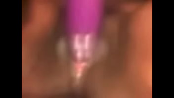 los angeles hoodpussy masturbating w/ dildo
