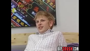 Cute twink Sky Sylvanus masturbates and cums after interview