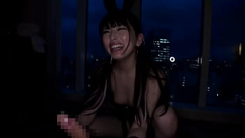 妈妈抱着8岁女儿让14岁儿子操 2025