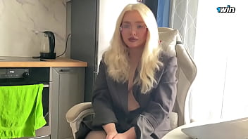 Clip sex Hot blonde with tattoo gets fucked and gets cum in mouth. Amateur couple